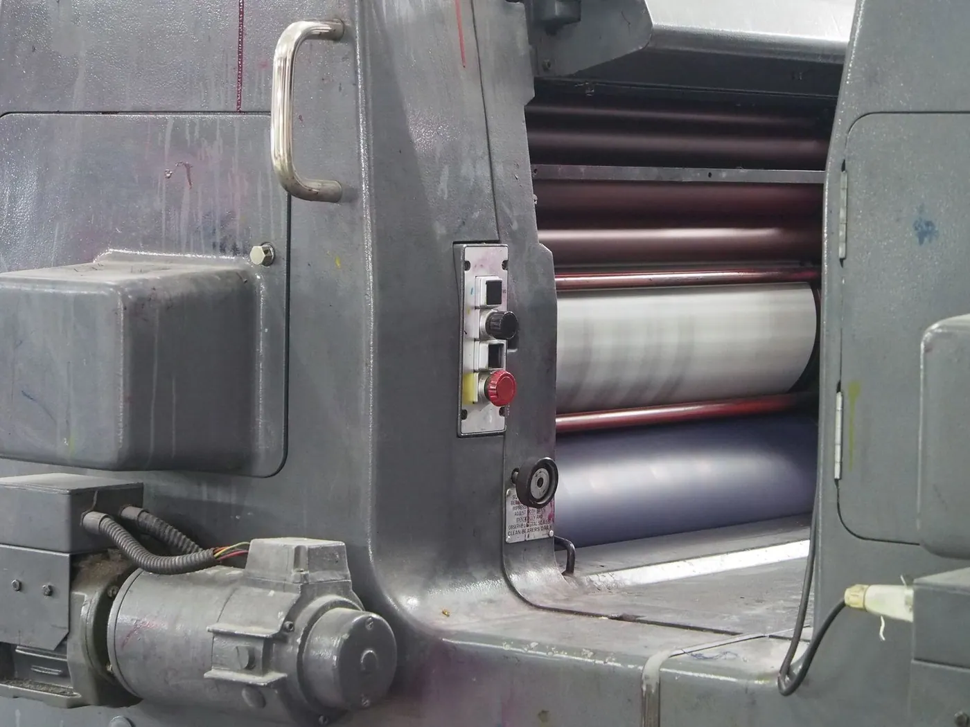 Rodillos de tinta de una máquina de impresión offset
