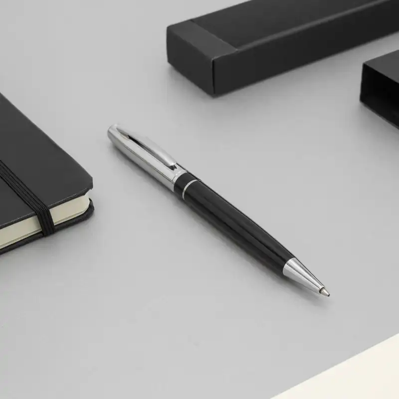Bolígrafo metálico negro con detalles plateados para personalizar con logo (5)