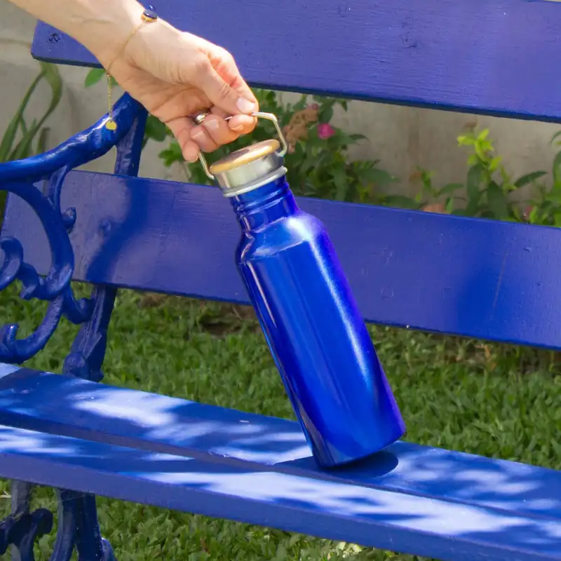 Botella de aluminio de 750 ml con detalles de bambú para personalizar con logo (5)