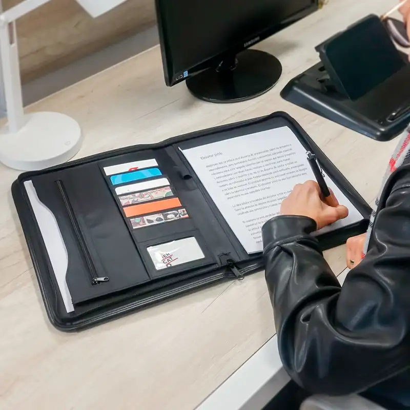 Carpeta ejecutiva A4 con cierre y bloc para personalizar con logo (5)