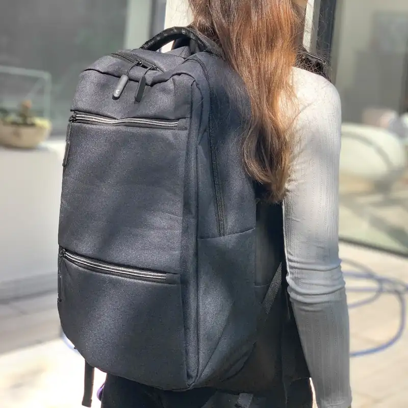 Mochila porta notebook 16" con dos bolsillos frontales amplios para personalizar con logo (2)