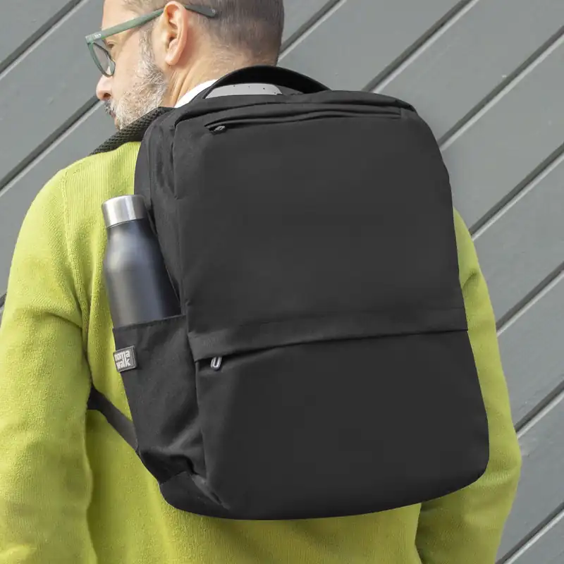 Mochila porta notebook 16" con sujeción para valija para personalizar con logo (3)